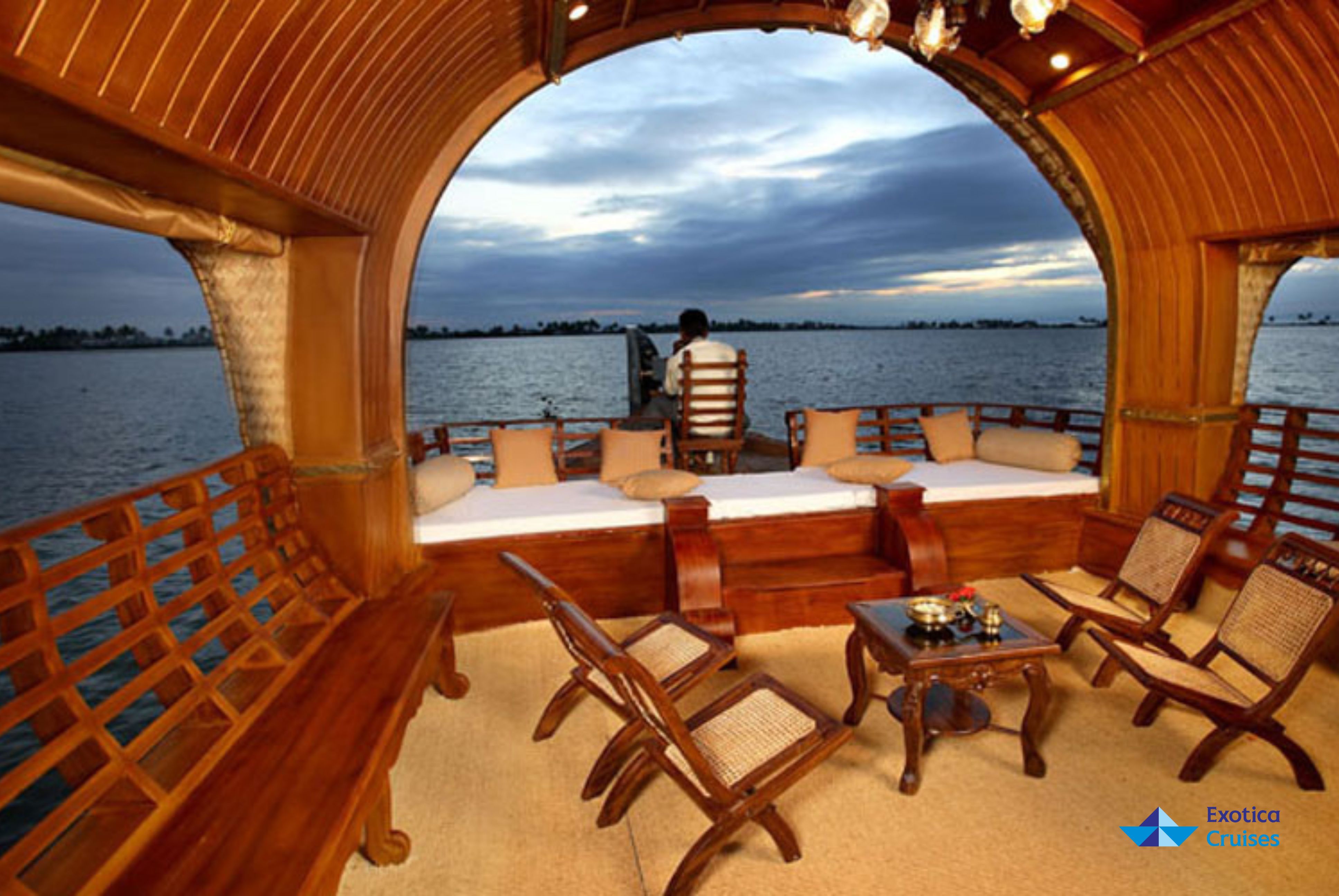 best luxury houseboat in Alleppey
