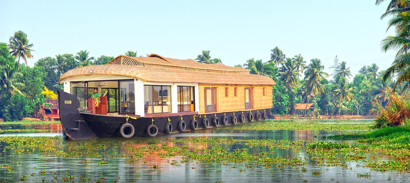 Luxury houseboat Alleppey